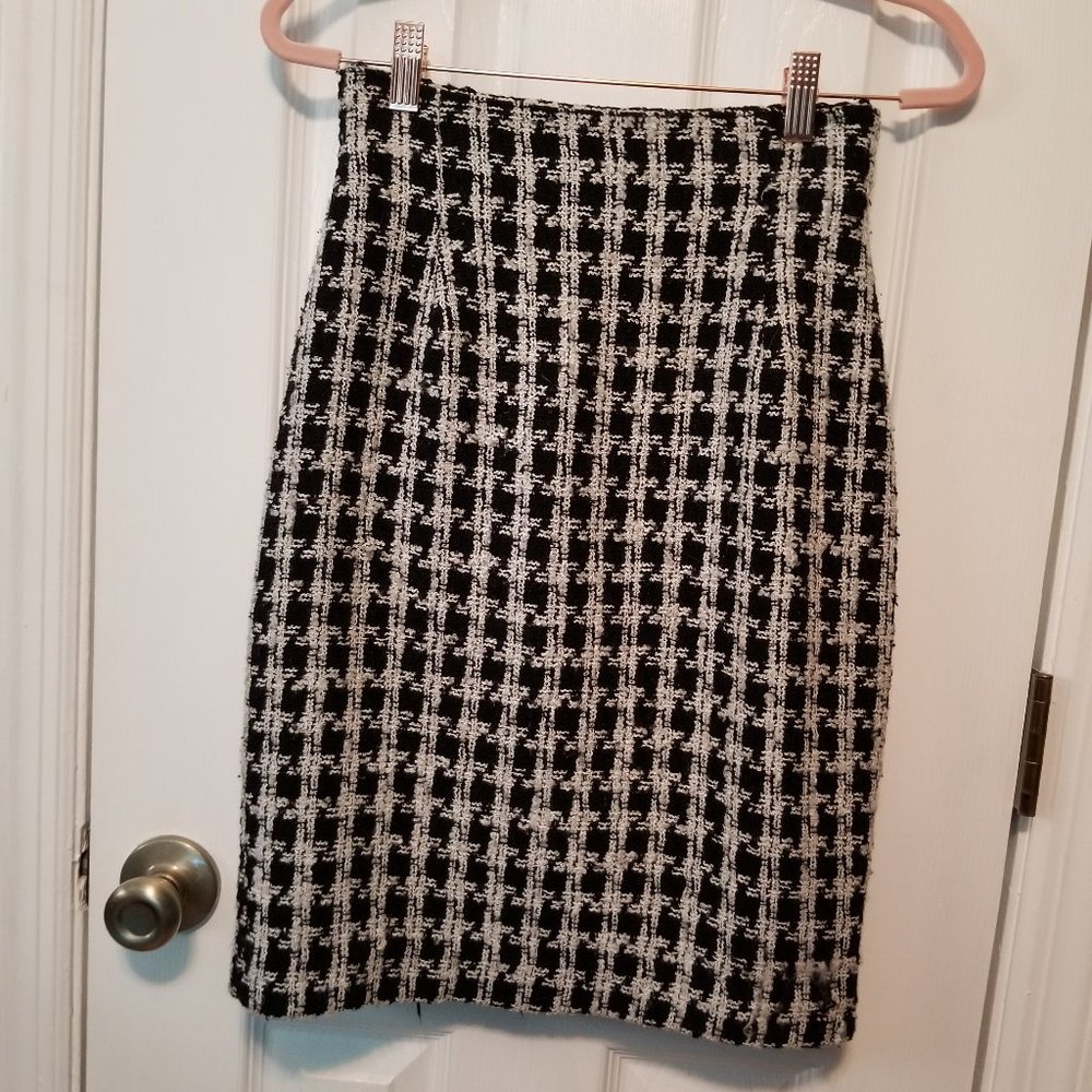 2/$10 Ann Taylor Houndstooth Pencil Skirt